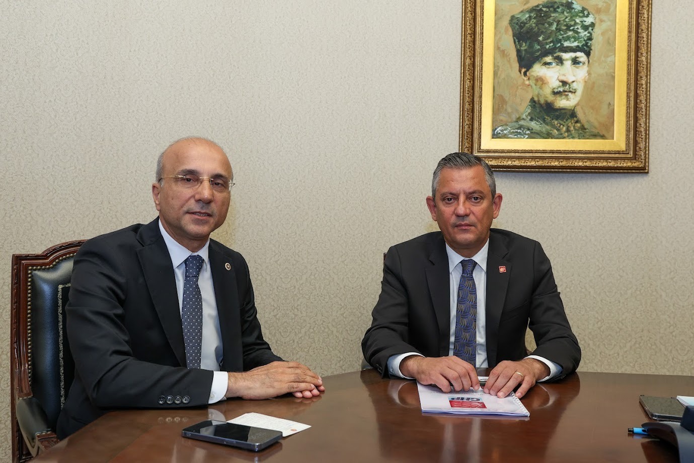 CHP Milletvekili Genç, Özgür Özel’e Kayseri’deki olaylarla alakalı rapor sundu